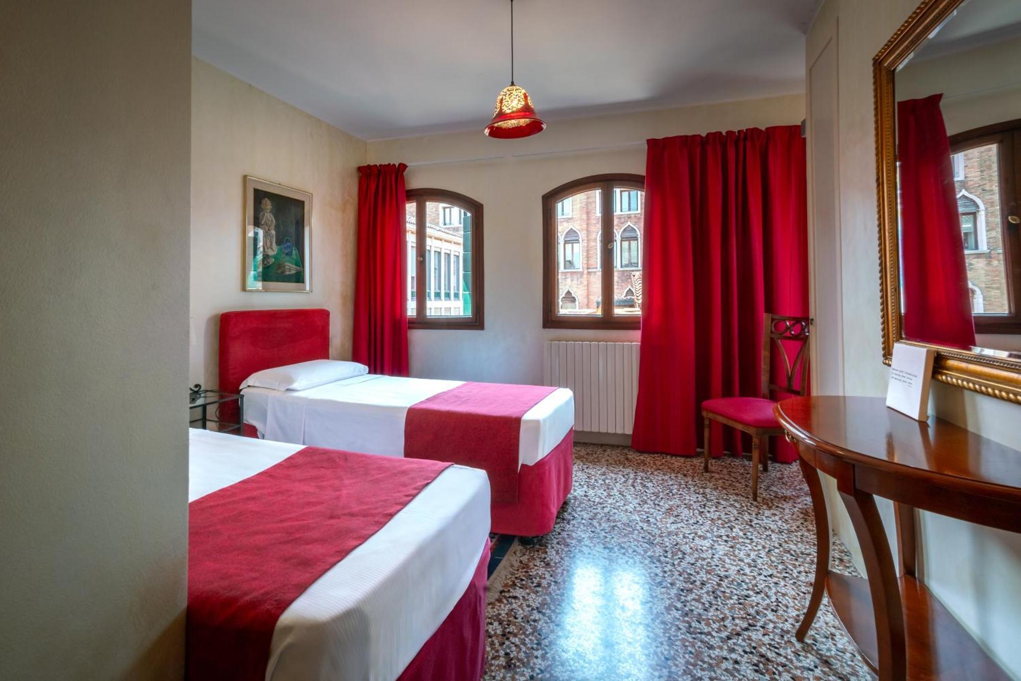 Palazzo San Luca Hotel Venesia Ruang foto