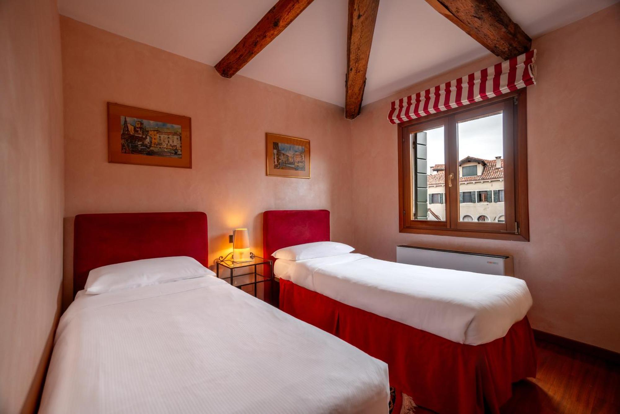 Palazzo San Luca Hotel Venesia Ruang foto